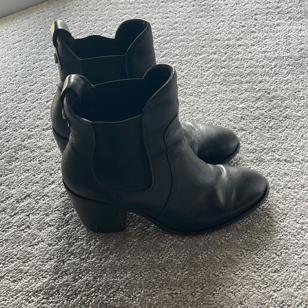 Tommy hillfiger healed boots